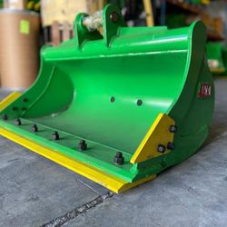 Mini Excavator Caterpillar CAT 303 Clean Up (MUD) Bucket 36 Inches Width.