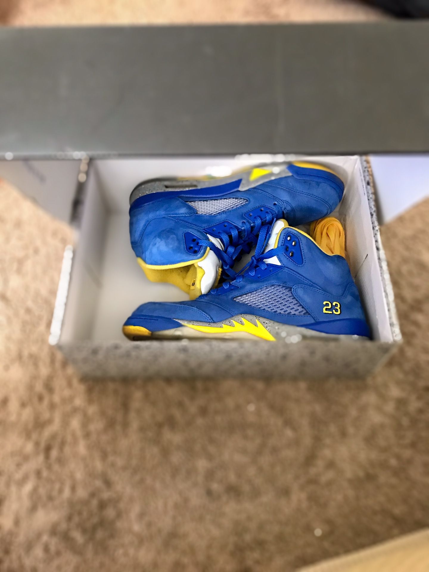 Jordan Retro 5’s Blue/yellow Size 10.5