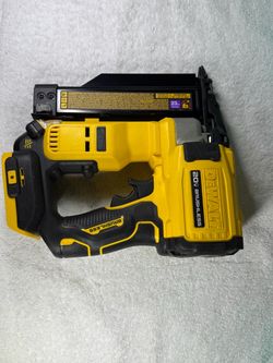 DEWALT 20V Brushless 23-Gauge Pin Nailer