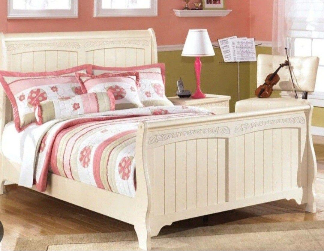 Ashley Furniture Country Cottage Full Bed Dresser Mirror Desk Hutch And 2 Bookcases