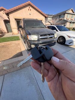 Car keys/llaves de autos/key fobs