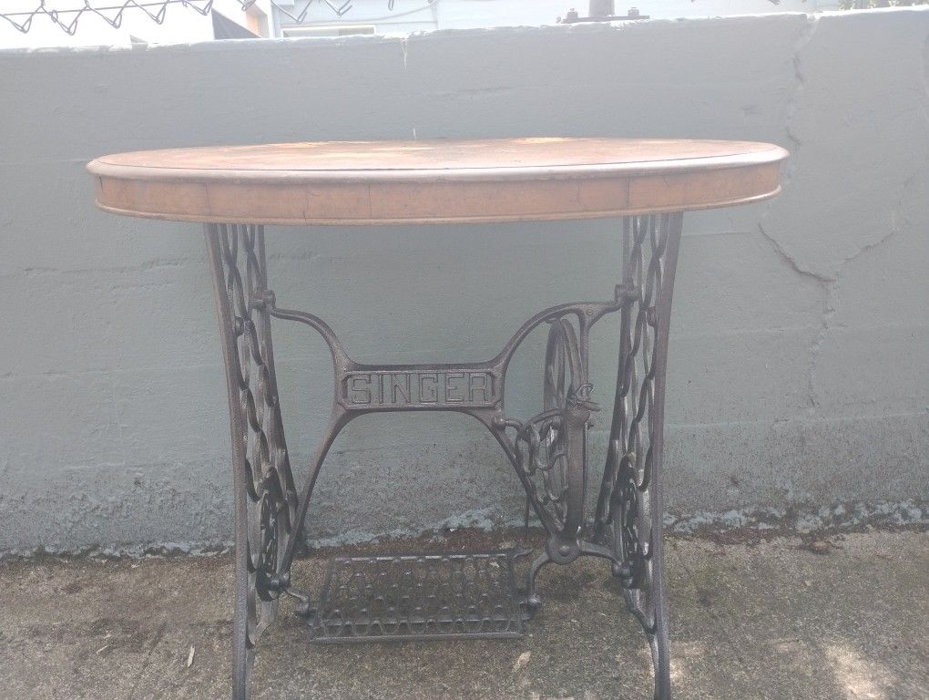 Vintage Singer Threading Table