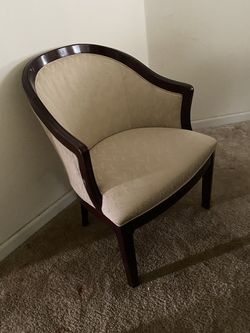 Side chair/accent piece Excellent quality vintage piece $