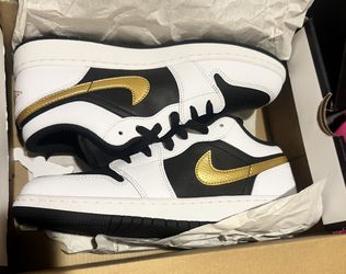 Air Jordan 1 Low Gold Swoosh 6.5 Youth