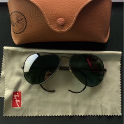 Black Aviator Ray-Ban Sunglasses