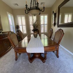 Dining Table & Chairs