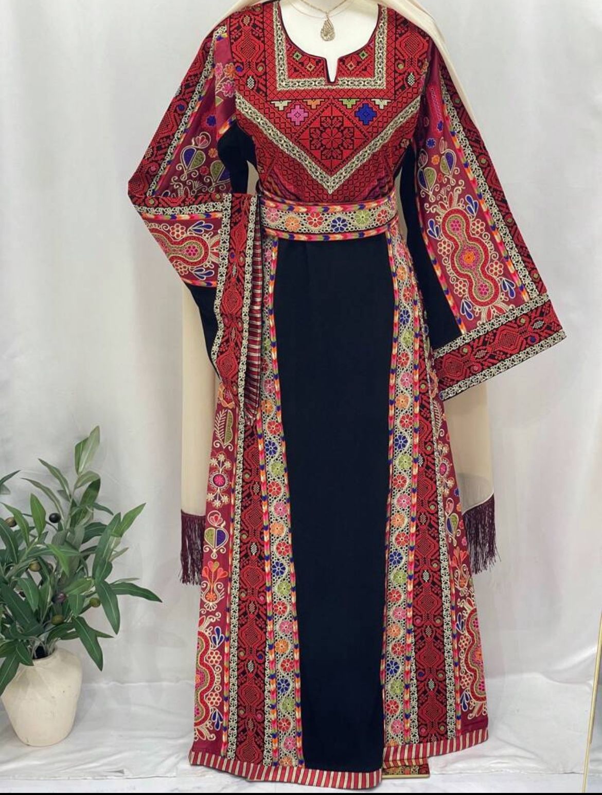 Ranen Malika Thoub – Luxurious Black Kasab Elegance