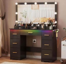 Vanity Makeup Desk