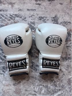 Cleto Reyes Boxing gloves- 16oz