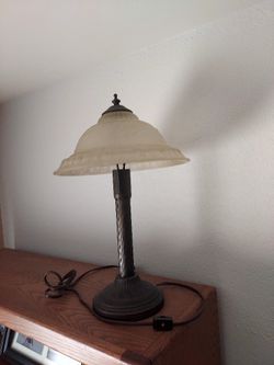 Vintage Antique Brass Table Lamp with Frosted Floral Glass Shade- Beautiful 😍