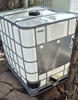Water Tank w/ Spigot 275 Gal -NEW ($370 At TSC) $150 cash or trade for something!!