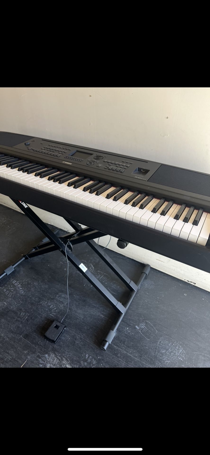 Yamaha DGX670 Digital Piano