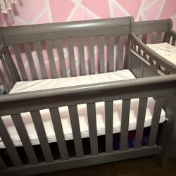Crib with storage 