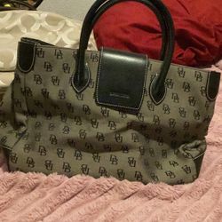 Dooney &Bourke