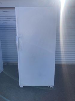 Kenmore freezer in good condition, clean and nice, one month warranty, delivery available. Dimensions: W32-D28.5-H71