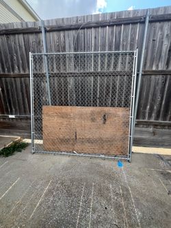 Chain link fence with 2” pipes in good condition 8’x8’