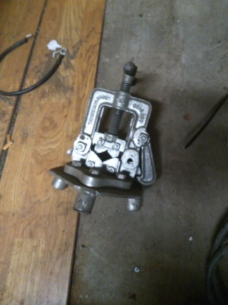armstrong brothers usa n070 pipe vise with base