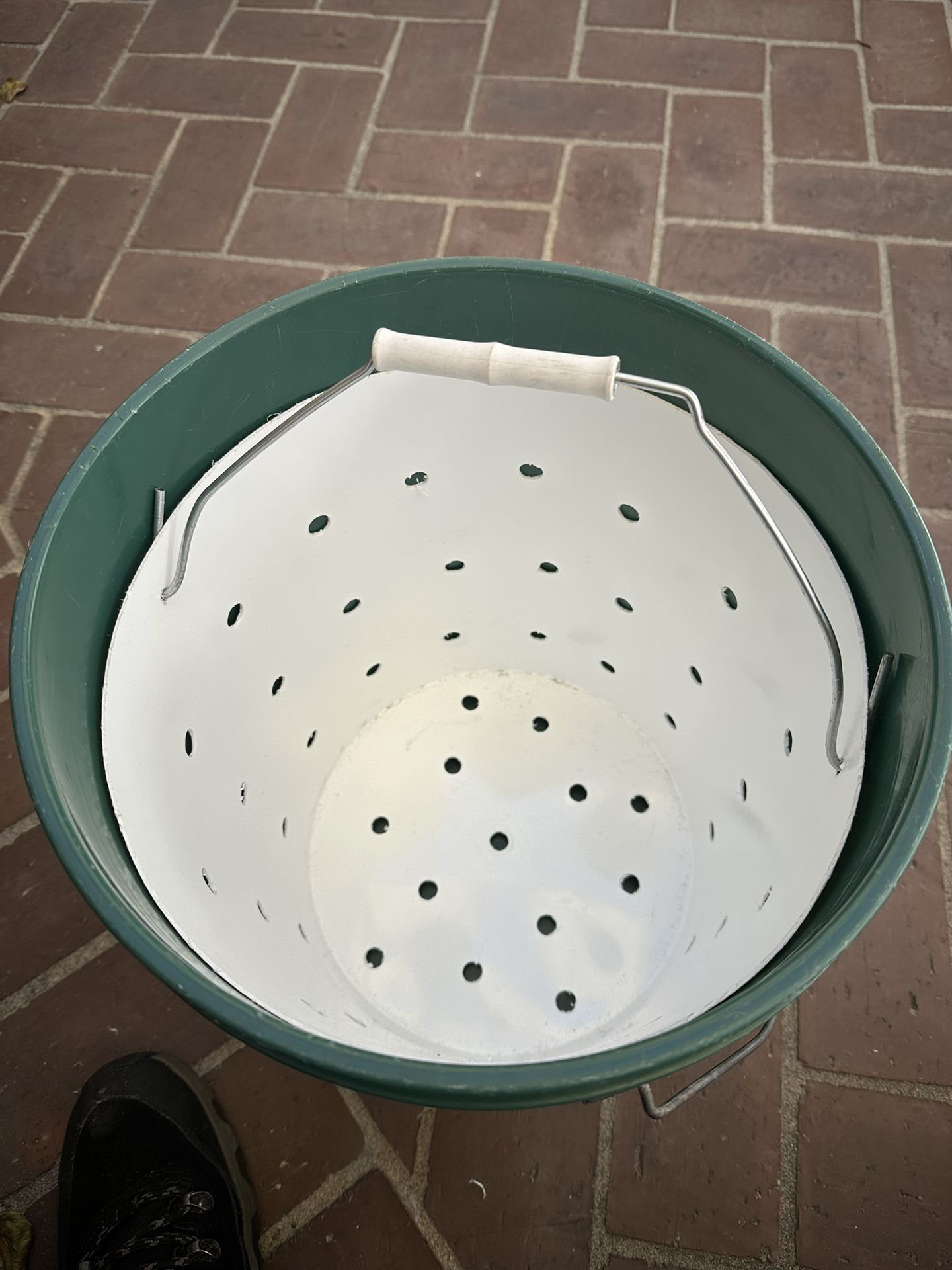 Custom fit fish cleaning drainable bucket with handle for 12in bucket