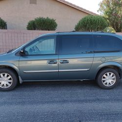 2005 Chrysler Town And Country Minivan - Low Miles, Stow & Go Seating