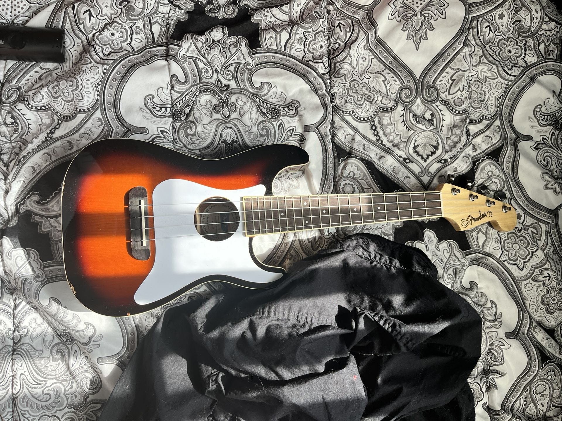 Fender Stratocaster Acoustic Electric Ukulele