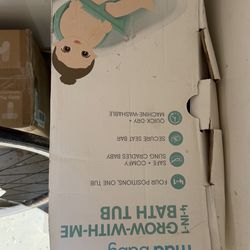 New in box bay Frida bathtub