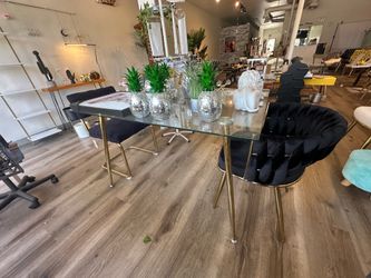 Glass table need gone today $90