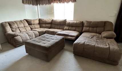 Beautiful 5 Piece Sectional Recliner Couch with Additional Ottoman