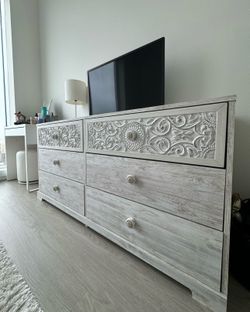 White washed 6 x drawer dresser