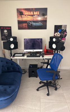 Selling my studio 2800