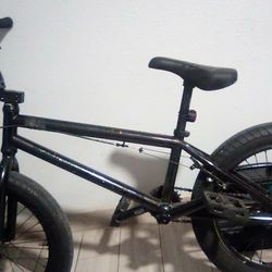 Black BMX Freestyle Bike 🚲