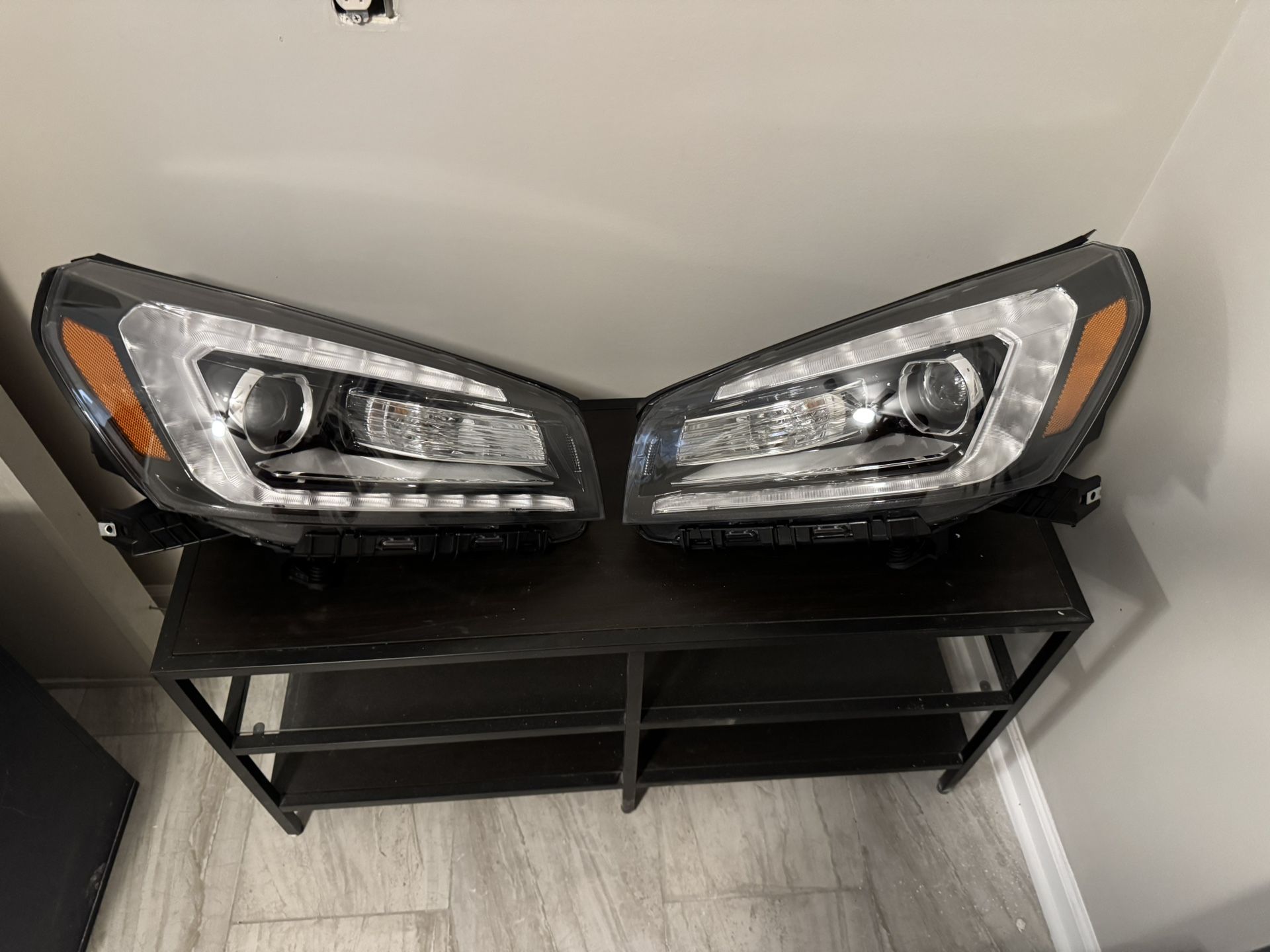 GMC Arcadia 13-16 Head Light Set