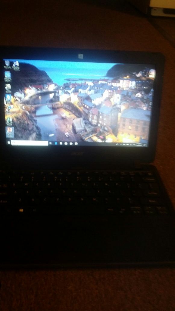 Acer travelmate B117-Mp laptop