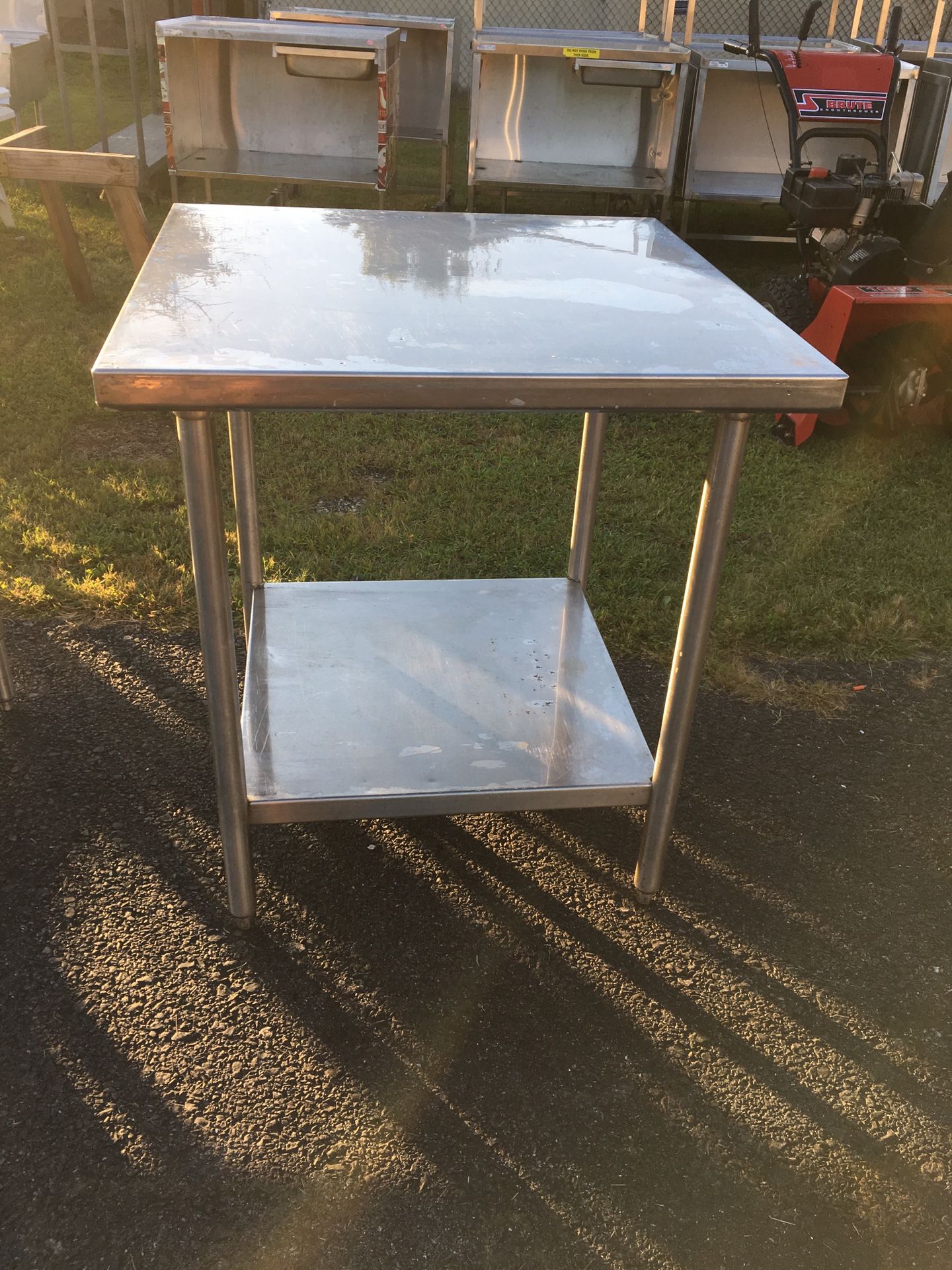 32 x 32 x 36 Stainless Table w Stainless Undershelf