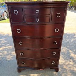 5-Drawer Dresser with Curved Drawer wood