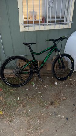 Giant Full Suspension Mountain Bike