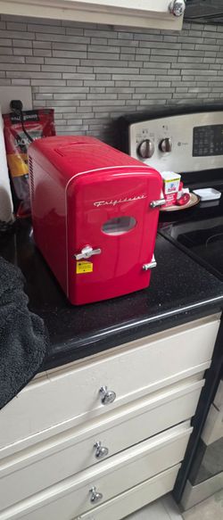 Frigitaire Mini Fridge