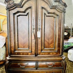 AICO By Michael Amini OPULENT Armoire