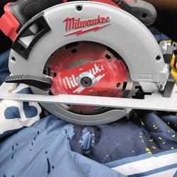 Milwaukee circular Saw: 7 1/4 in Blade
