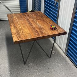 Table (53x36x30)