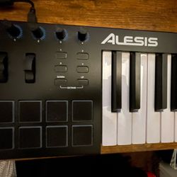 Alesis V49 - 49 Key USB MIDI Keyboard Controller with 8 Backlit Pads, 4 Assignable Knobs and Buttons