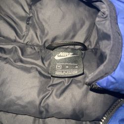 Size M It’s In Great Condition Willing To Low Down The Piece