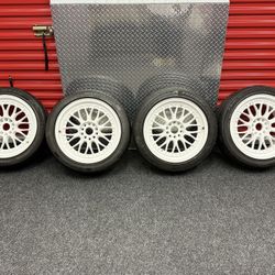 Set of 4 White Wheels and Tires