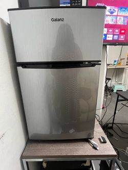 Mini refrigerator
