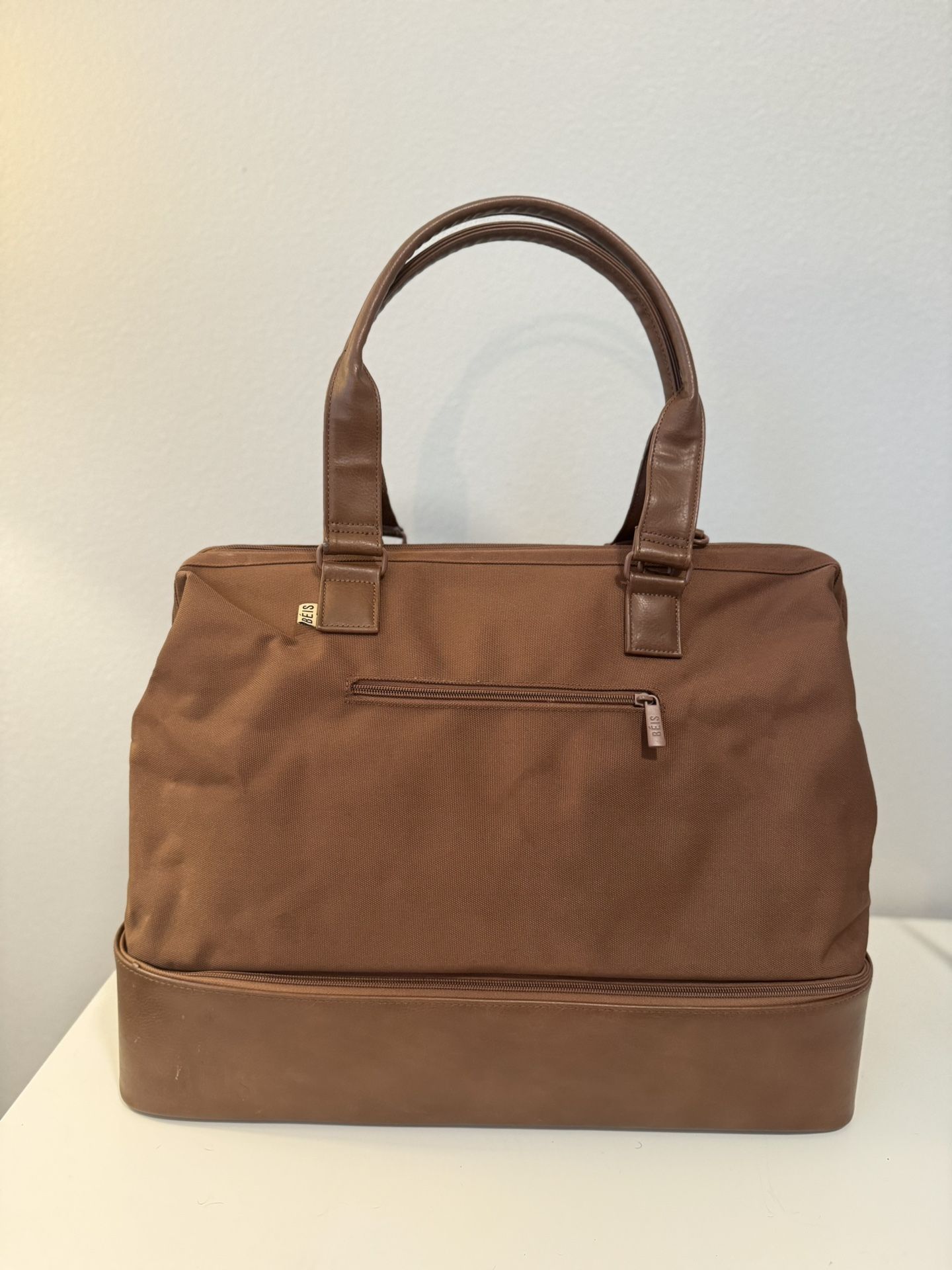 Béis Weekender Bag in Maple