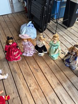 Tote of 25 porcelain dolls