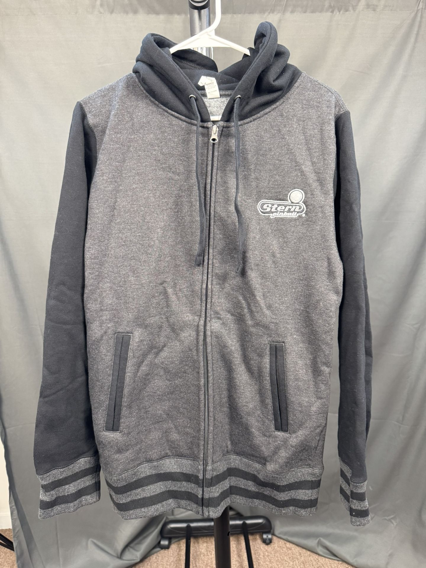 Stern Pinball Full-Zip Hoodie – Size Small – Black/Grey – Embroidered Logo