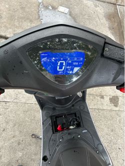 230CC RAZOR GAS MOPED BRAND NEW!!700 miles