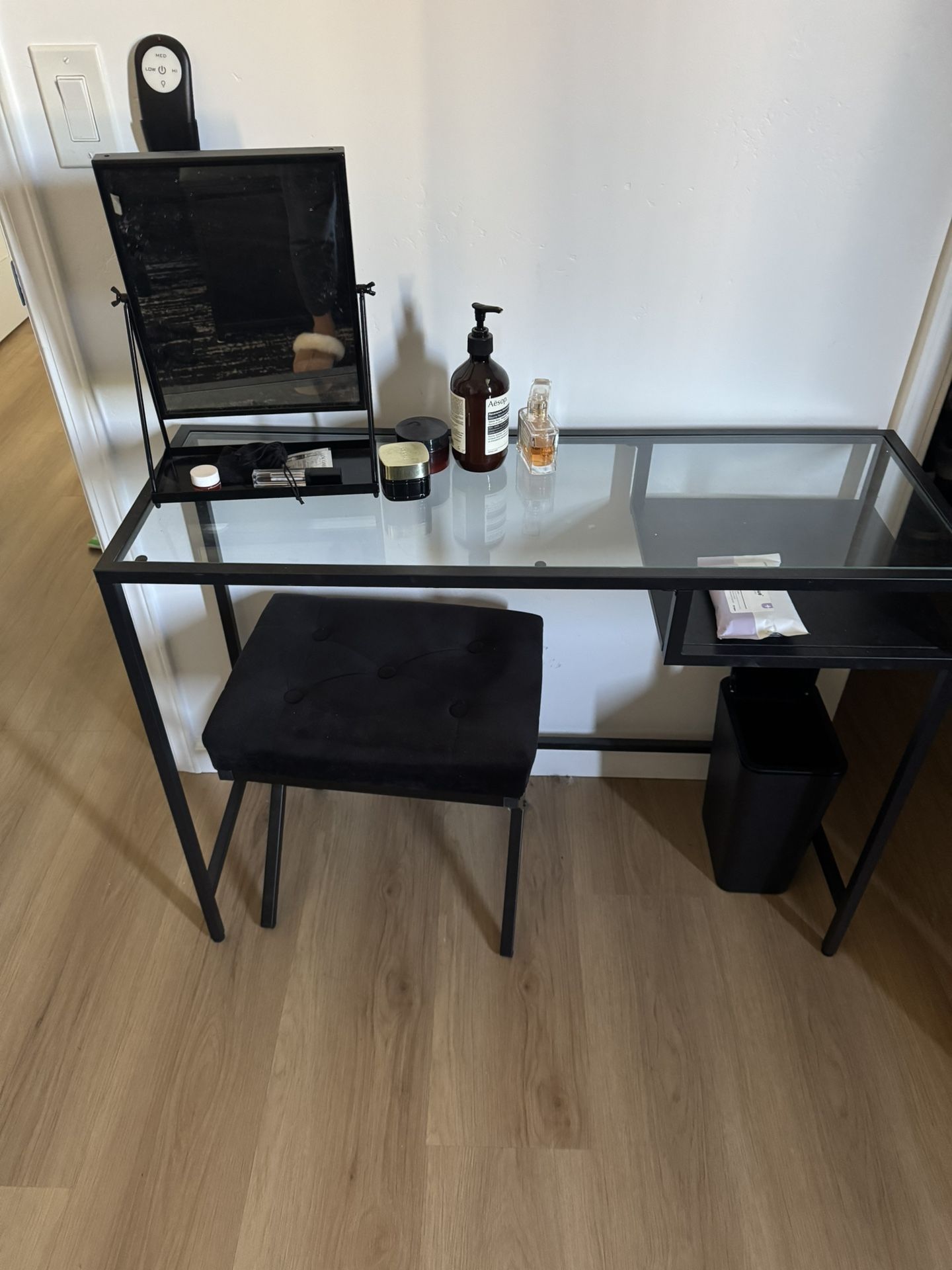 Make Up Table With Stool And Mirror 