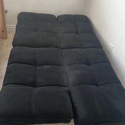 Convertible Sofa Bed / Futon for Sale – Great Condition  50 dls