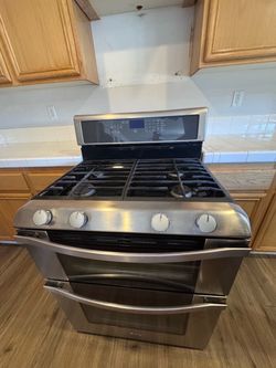 WHIRLPOOL 30" STAINLESS STEEL 4 BURNER GAS STOVE/ DOUBLE OVEN/ CONVECTION